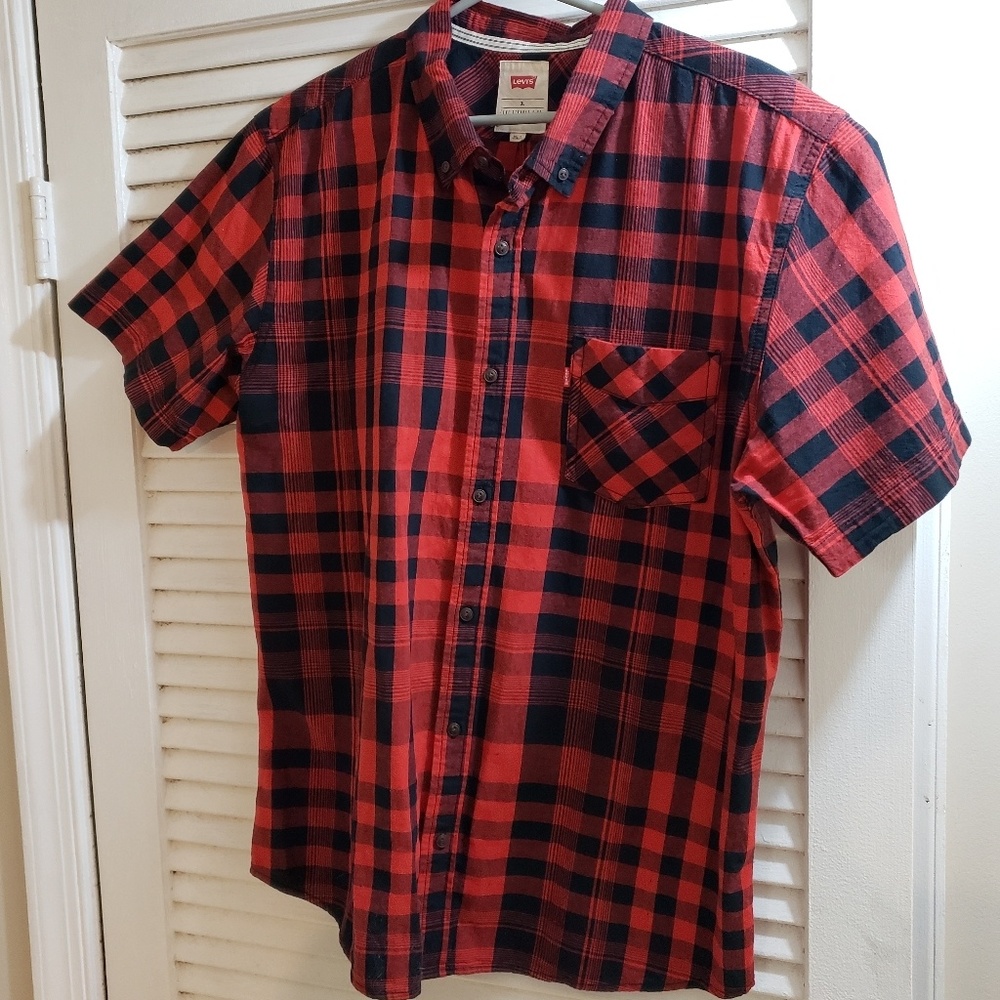 Men's button up short sleeve shirt